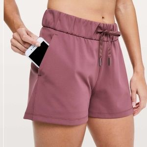 Lululemon On The Fly Short Misty Merlot Size 8 RARE